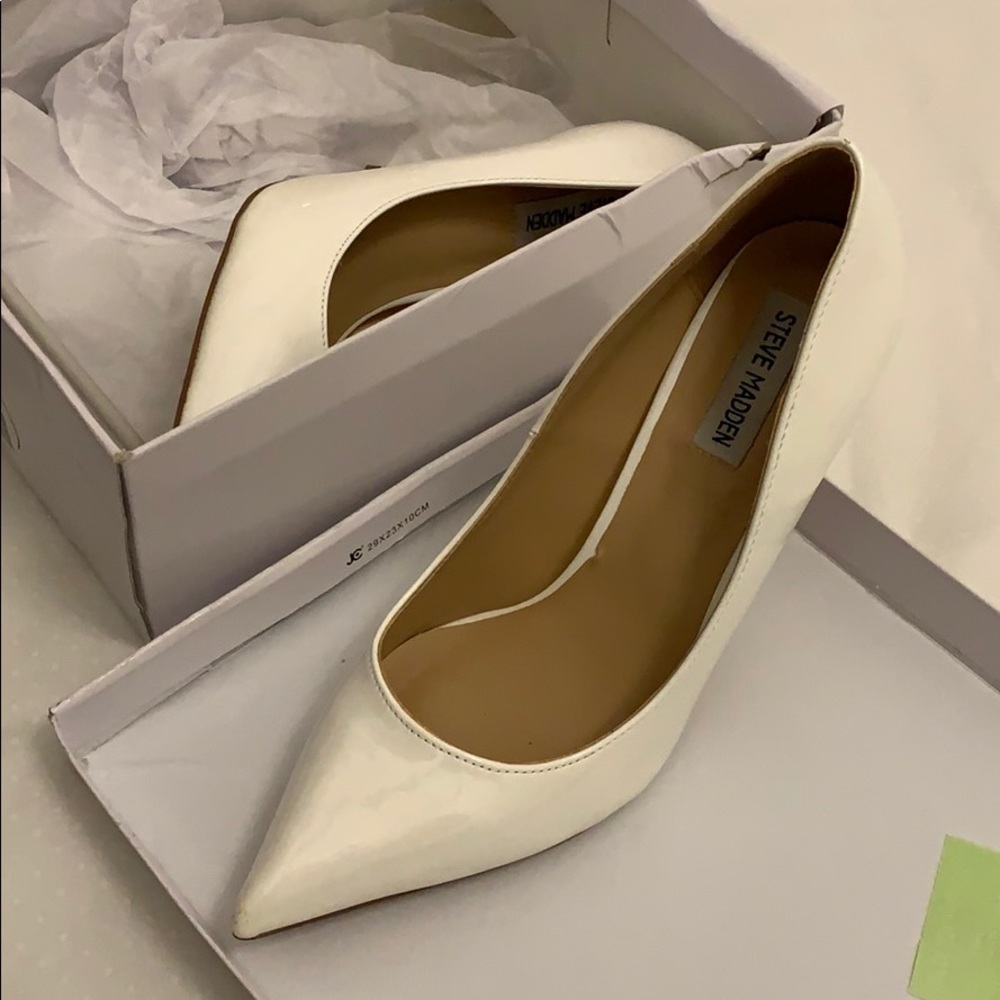 Steve Madden white patent pointed heel